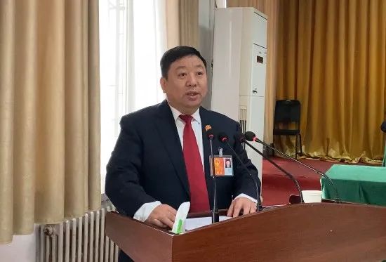 【聚焦两会】卫滨法院院长王秀峰向区十四届人大六次会议报告工作