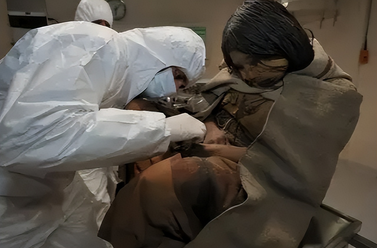 少女被冰封500多年,被发现时像睡着一般,医生检查后说她很危险