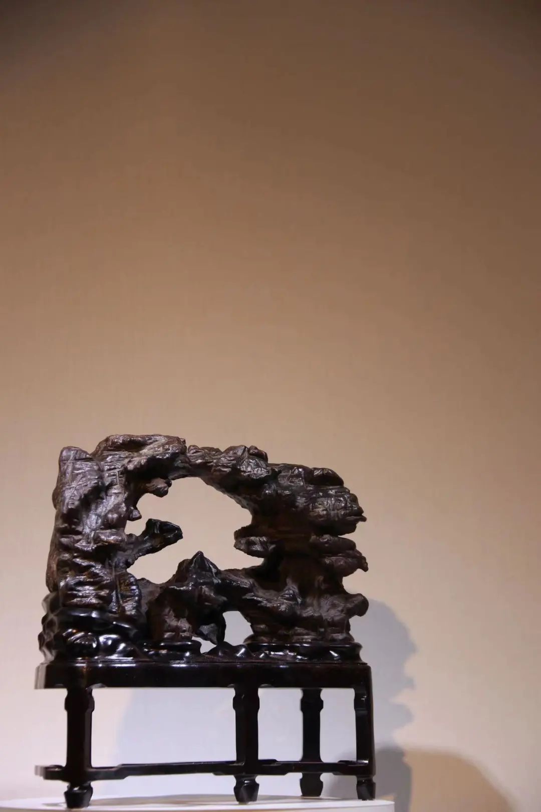 尺寸:46x41x21cm石种:安徽灵璧石名称:洞天福地