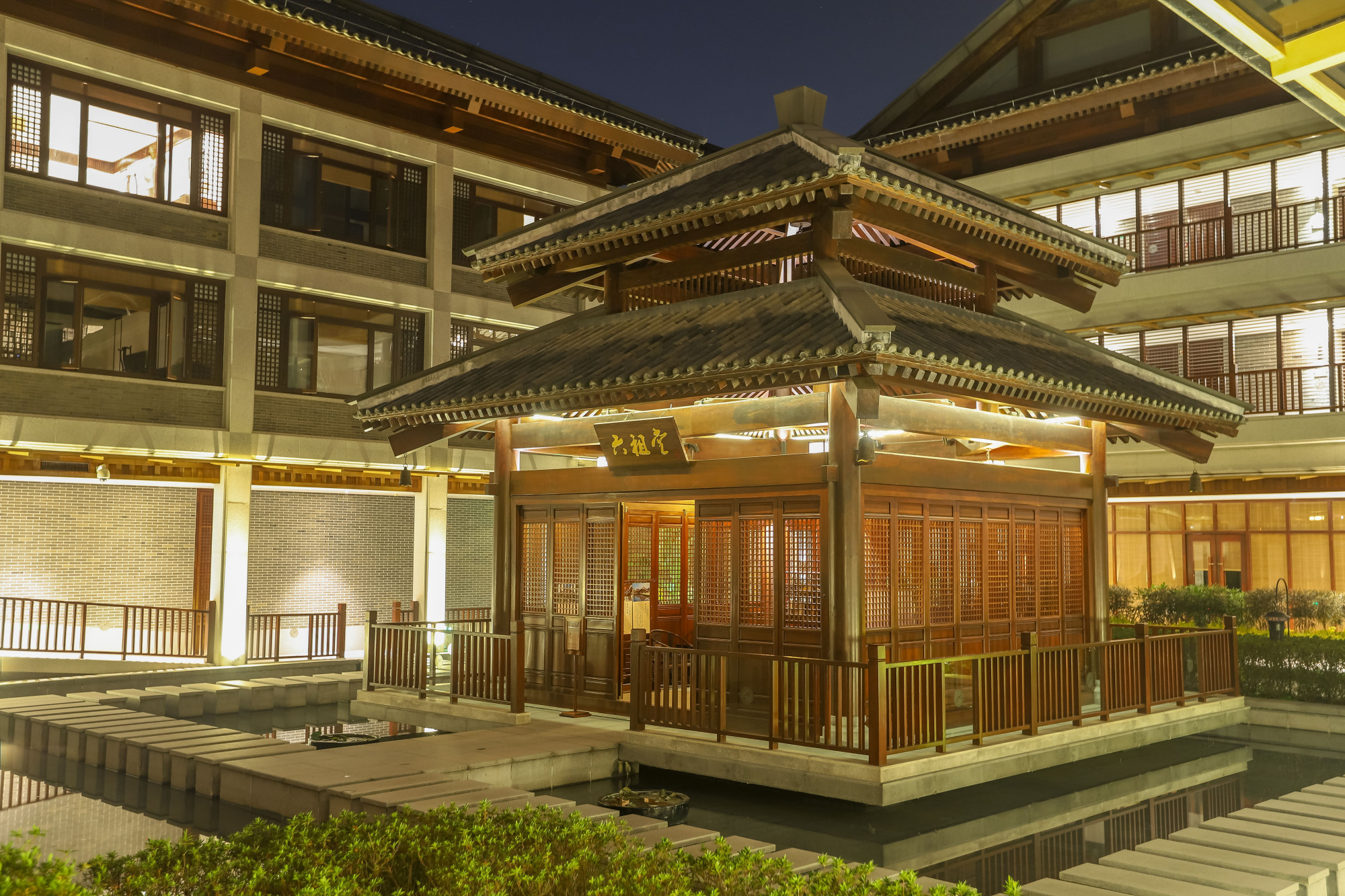 广东旅行,发现一座"禅修酒店",造型像古代宫殿,建筑大有来头