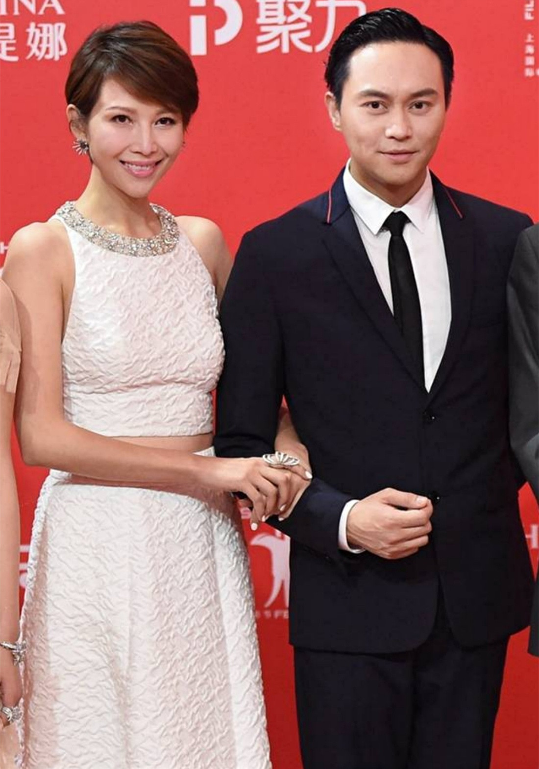 "披哥"渊源很深:赵文卓和袁咏仪演过戏,张智霖和蔡少芬演过戏