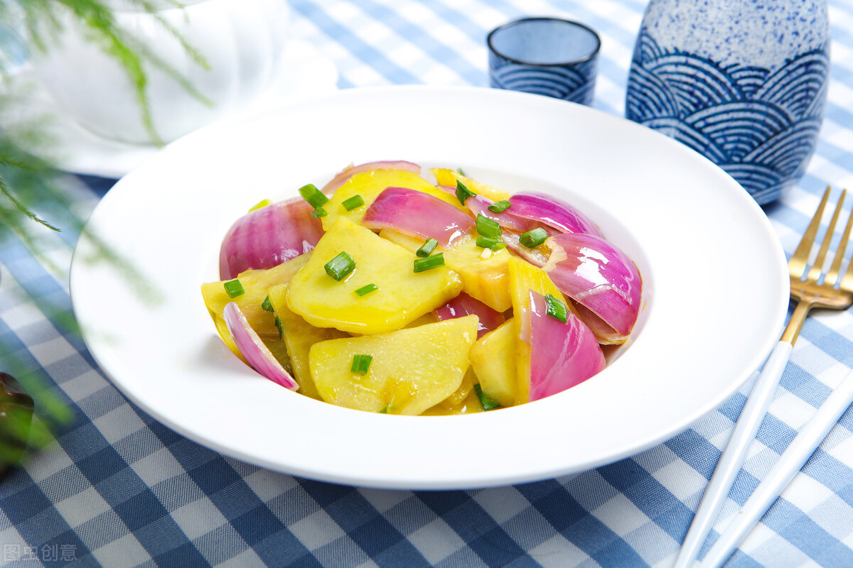 家常洋葱炒土豆,香甜软糯超下饭,春天吃的就是个鲜,做法超简单