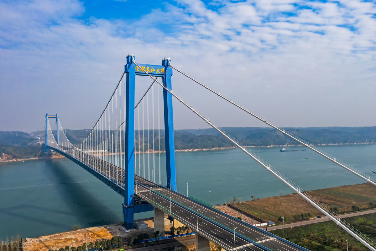 宜都长江公路大桥今日上午9时顺利通车,远眺大桥雄姿