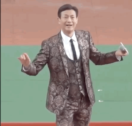 74岁郑少秋卖力商演,3次婚姻4个女儿,天生岳父命