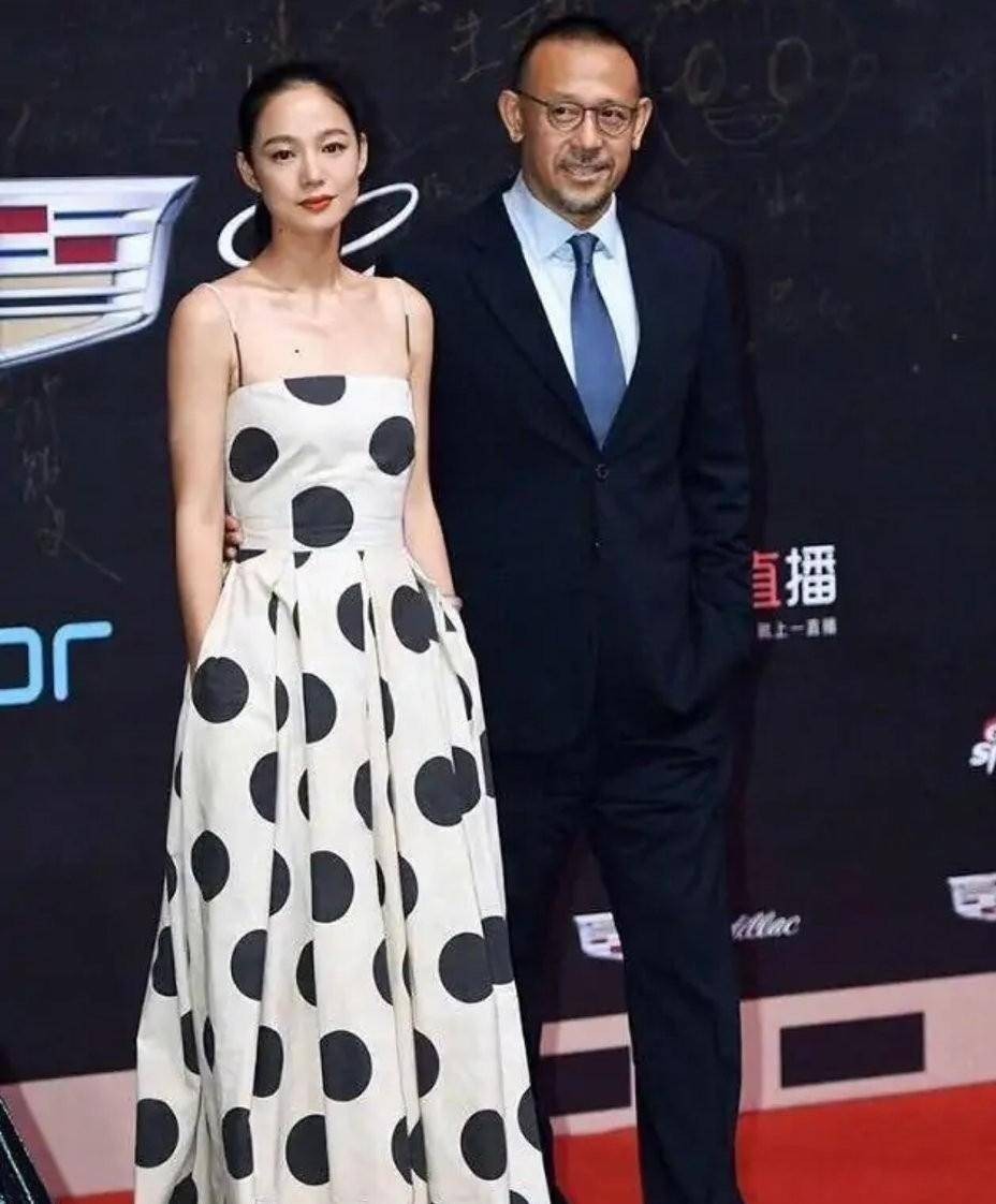 姜文女儿正面照曝光!29岁长相惊艳素颜也美,气质比后妈周韵还好