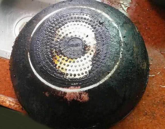 铁锅,不锈钢锅底黑垢油垢怎么去?教你快速方法,不用清洁剂也行