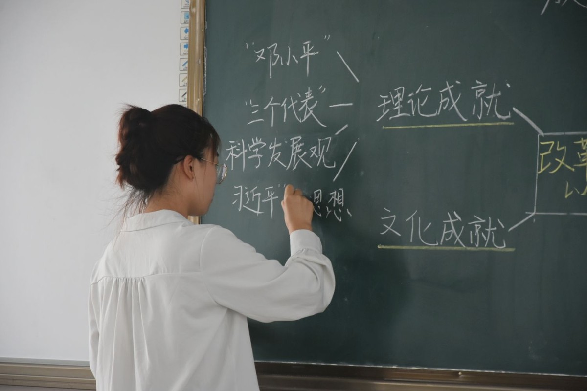 英语老师貌美如花,数学老师却是"地中海"?各科老师大有不同