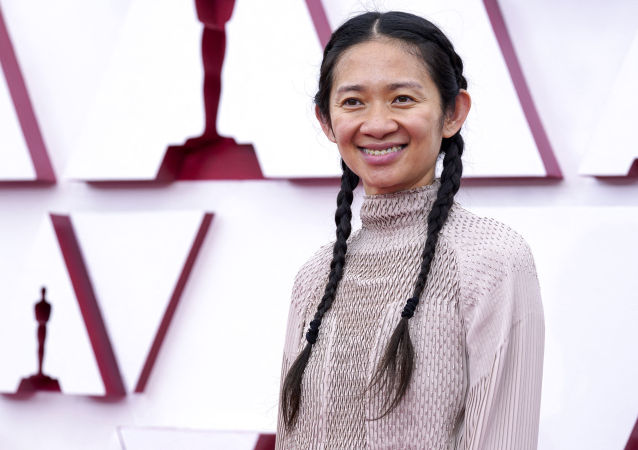 赵婷凭借电影《无依之地》斩获奥斯卡最佳导演奖