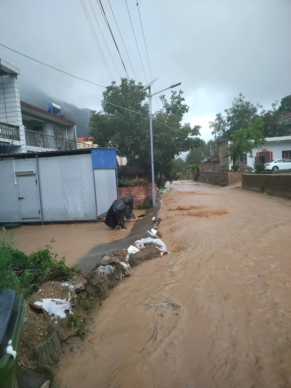 西安蓝田暴雨图片