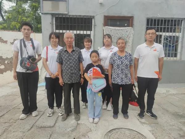 西安建大华清学院"重走红色足迹探寻革命圣地"实践团走进延安