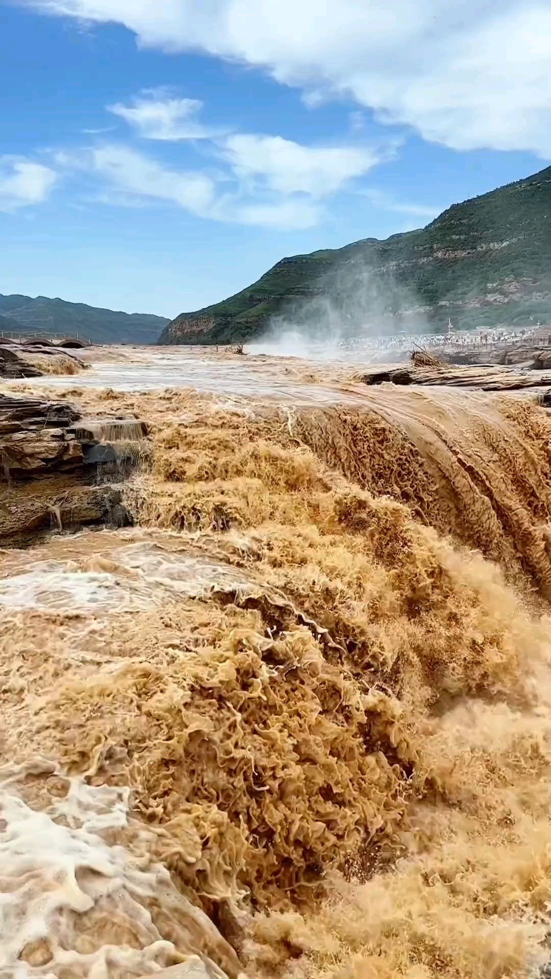 黄河壶口瀑布,是世界上最大的黄色瀑布,也是中国的第二大瀑布