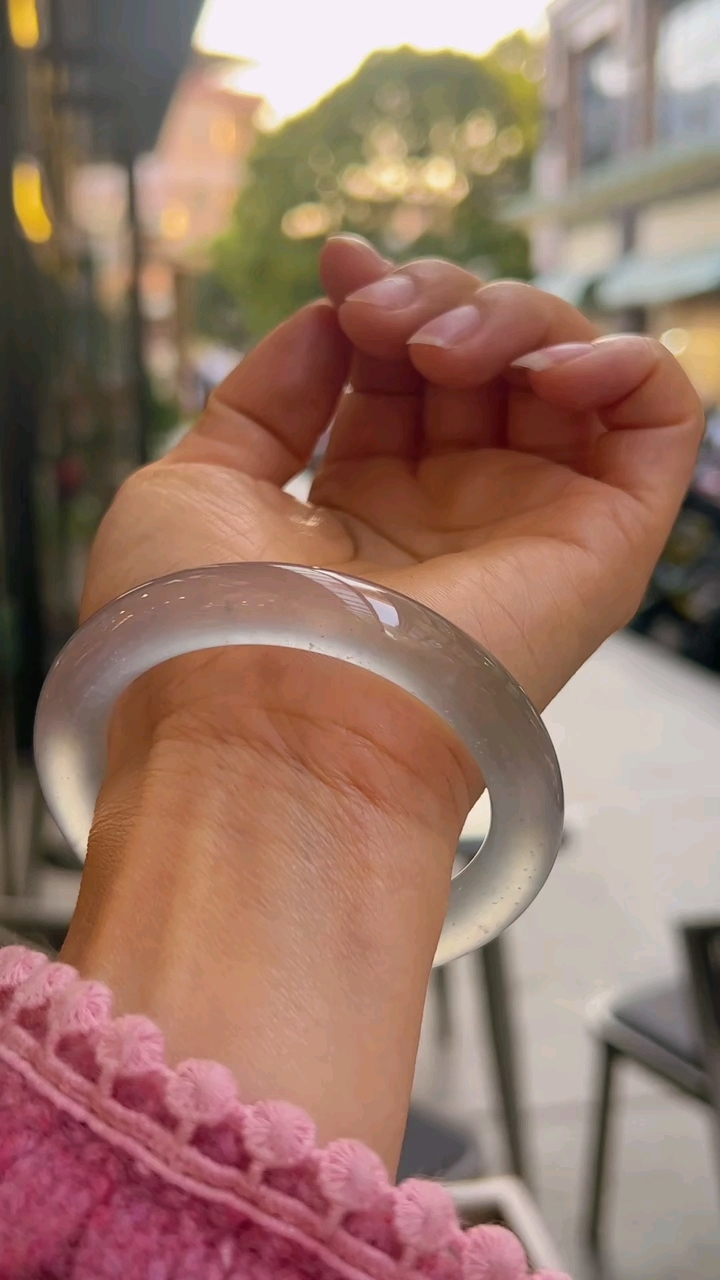 玻璃种翡翠手镯