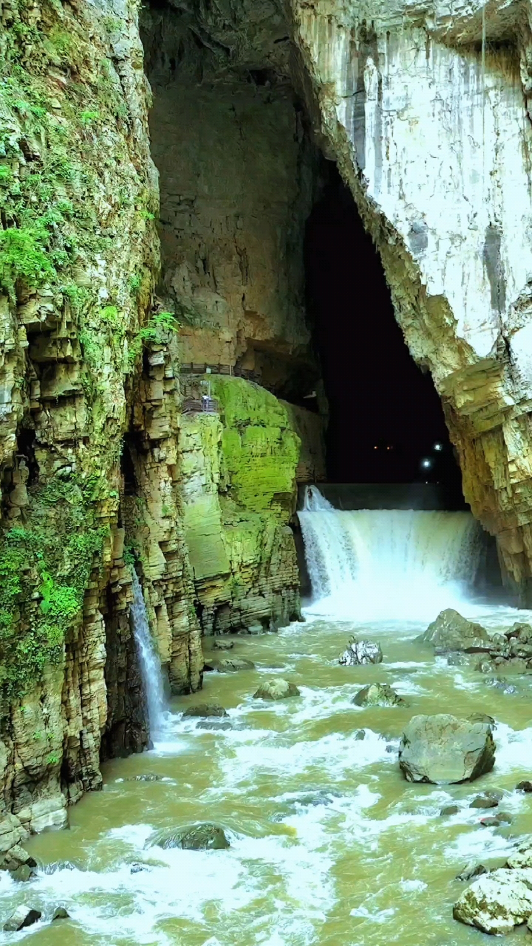 织金大峡谷瀑布,织金洞#神秘山洞#大自然的鬼斧神工#自然奇观