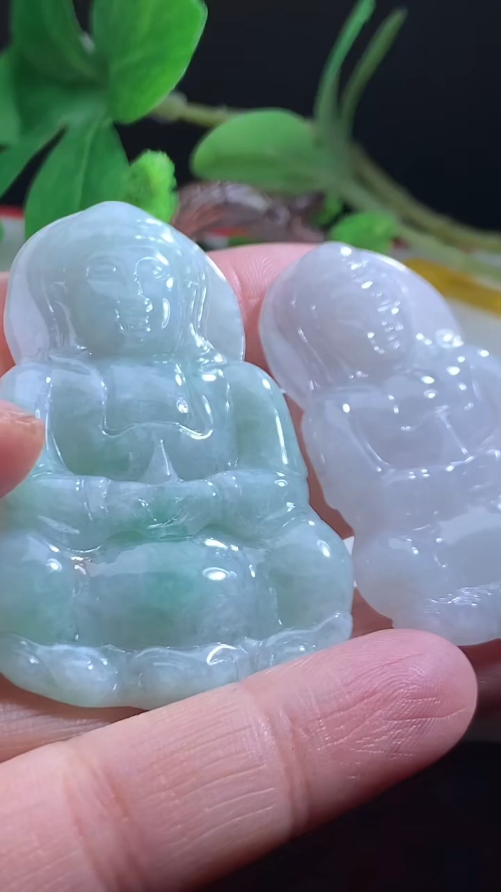 一对翡翠观音亏本清168元