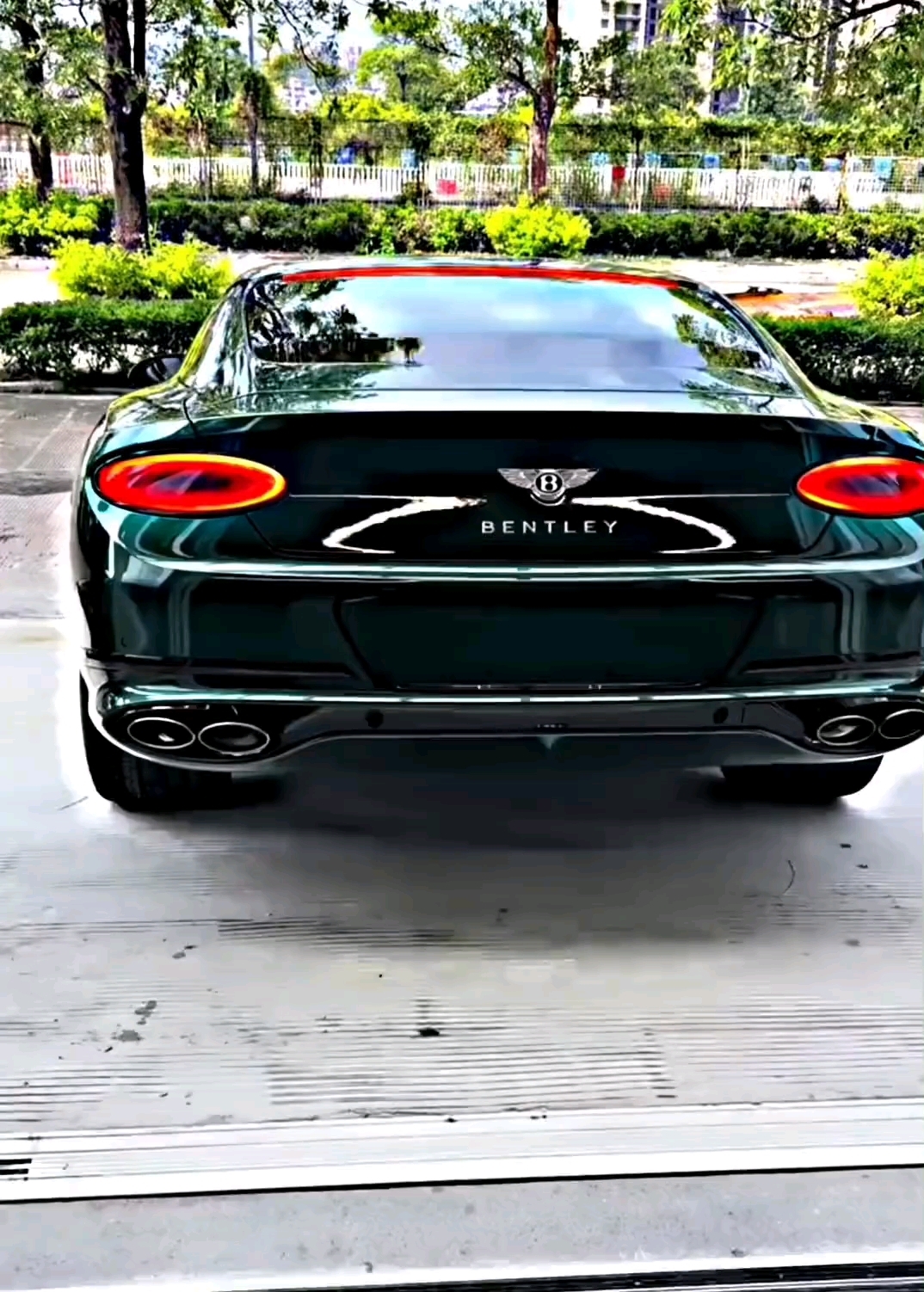 "多挣钱少生气,生活玩的是人民币"#宾利欧陆#宾利