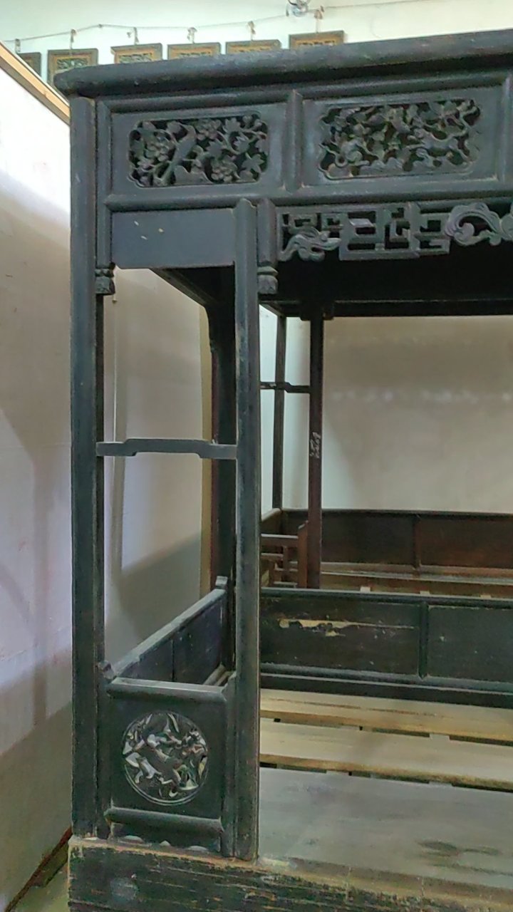 民国风情:玉东雕花钉子床揭秘