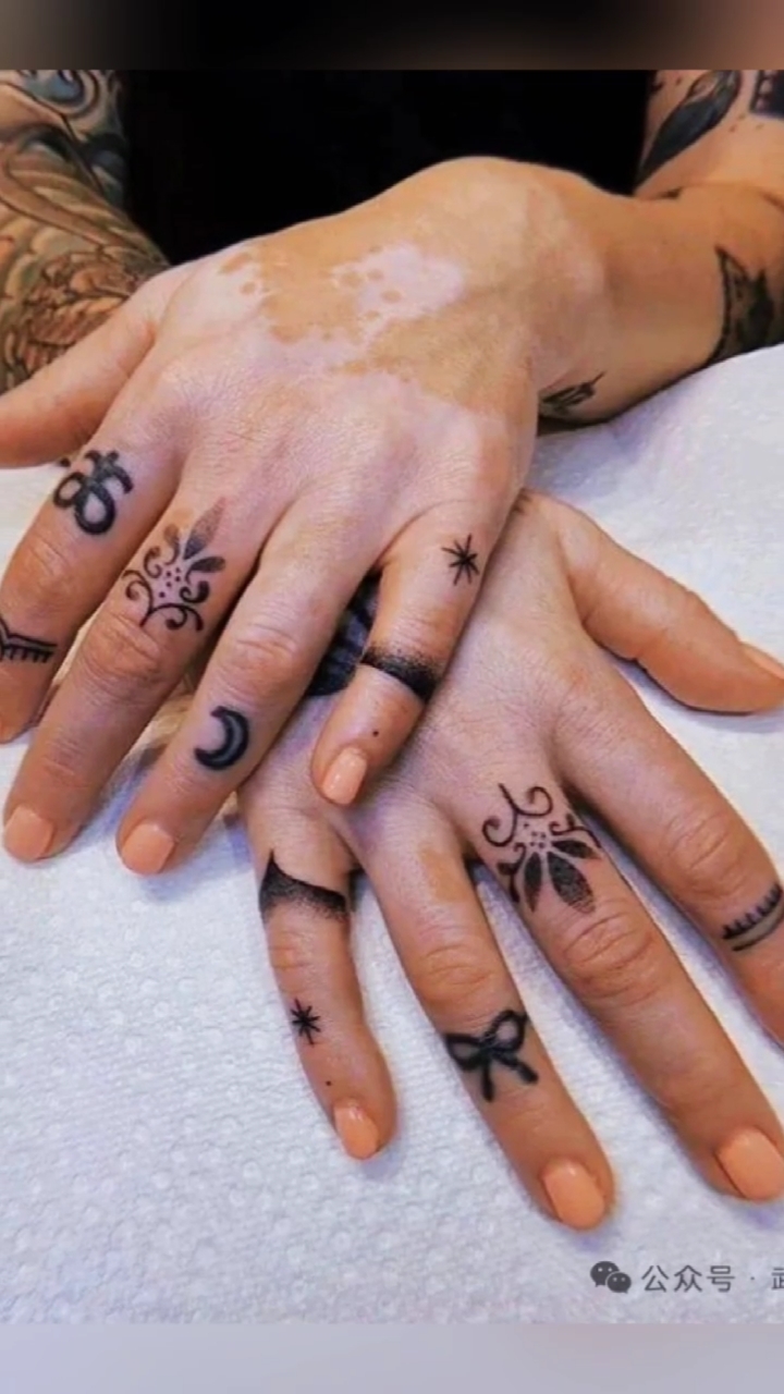 一组洋气好看的手指纹身图案欣赏
