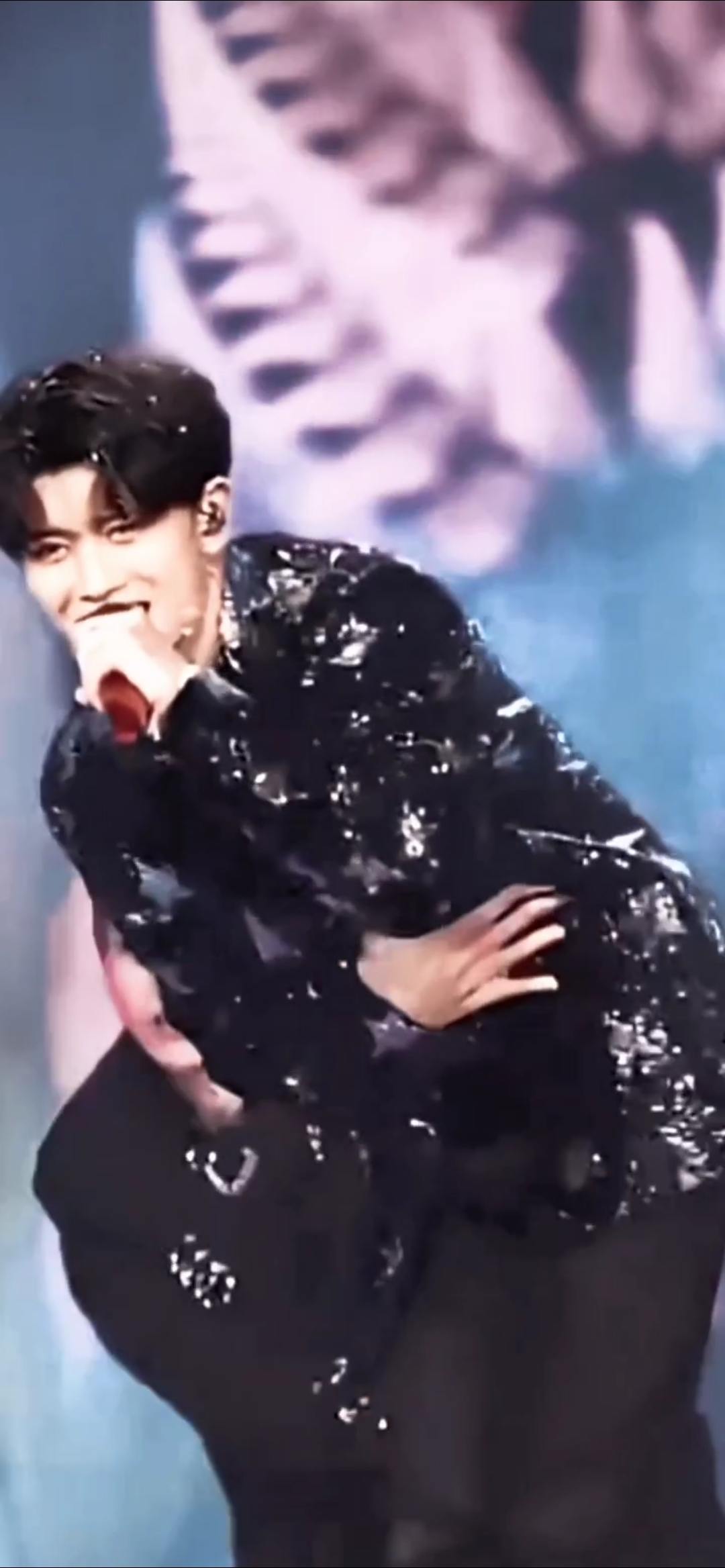 任嘉伦王子礼仪