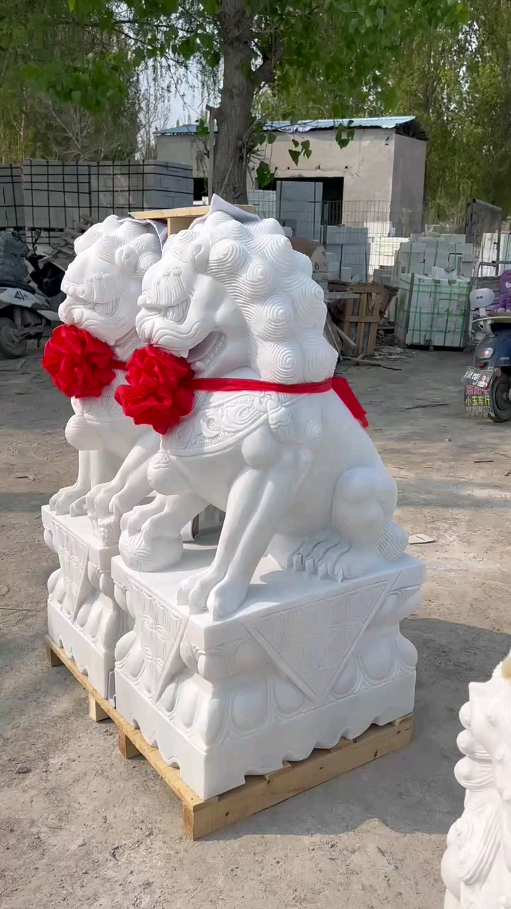 一级汉白玉石狮子一对