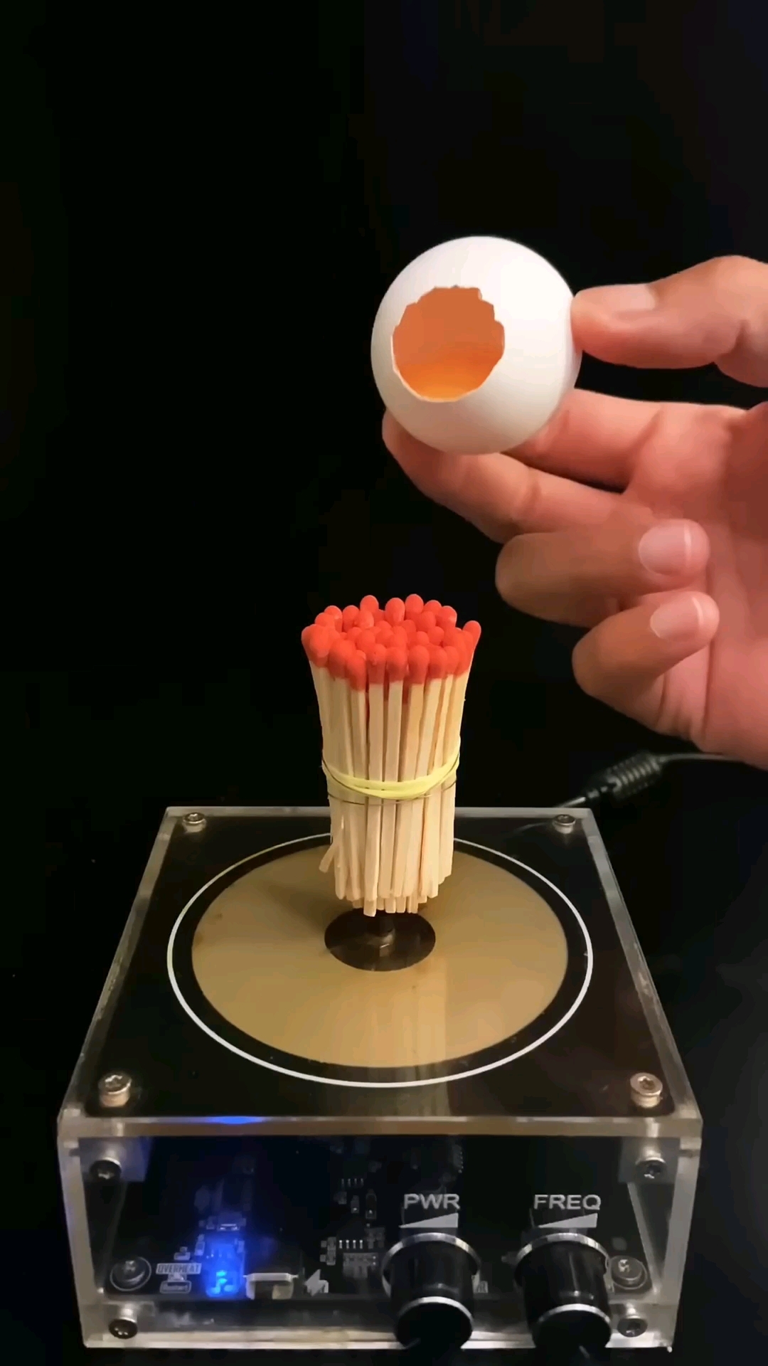 电一下火柴和鸡蛋看看