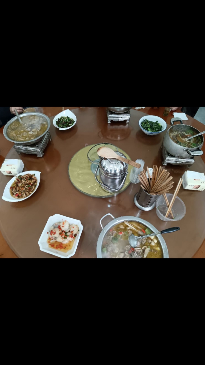 一桌湖南的特色菜巜湘菜》