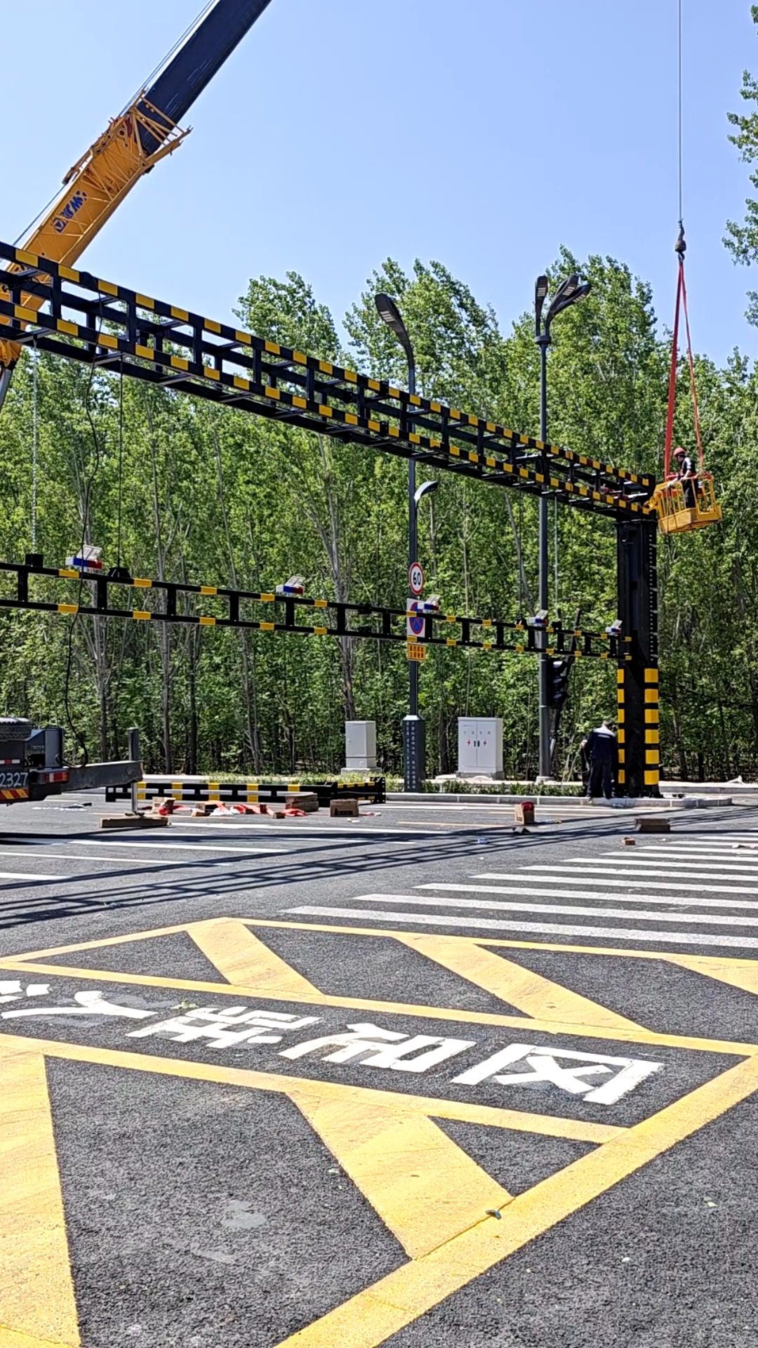 升降限高架限高杆生产厂家哪家好选山东聚腾液压设备