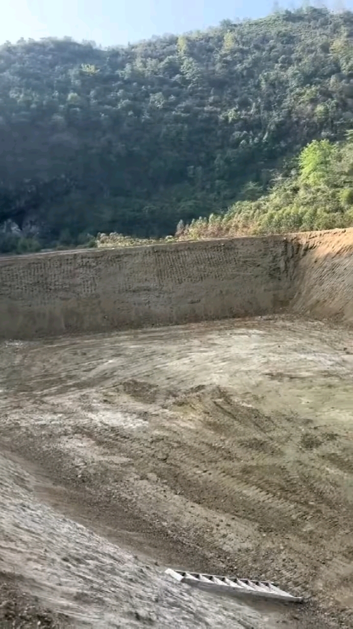 黑膜沼气池