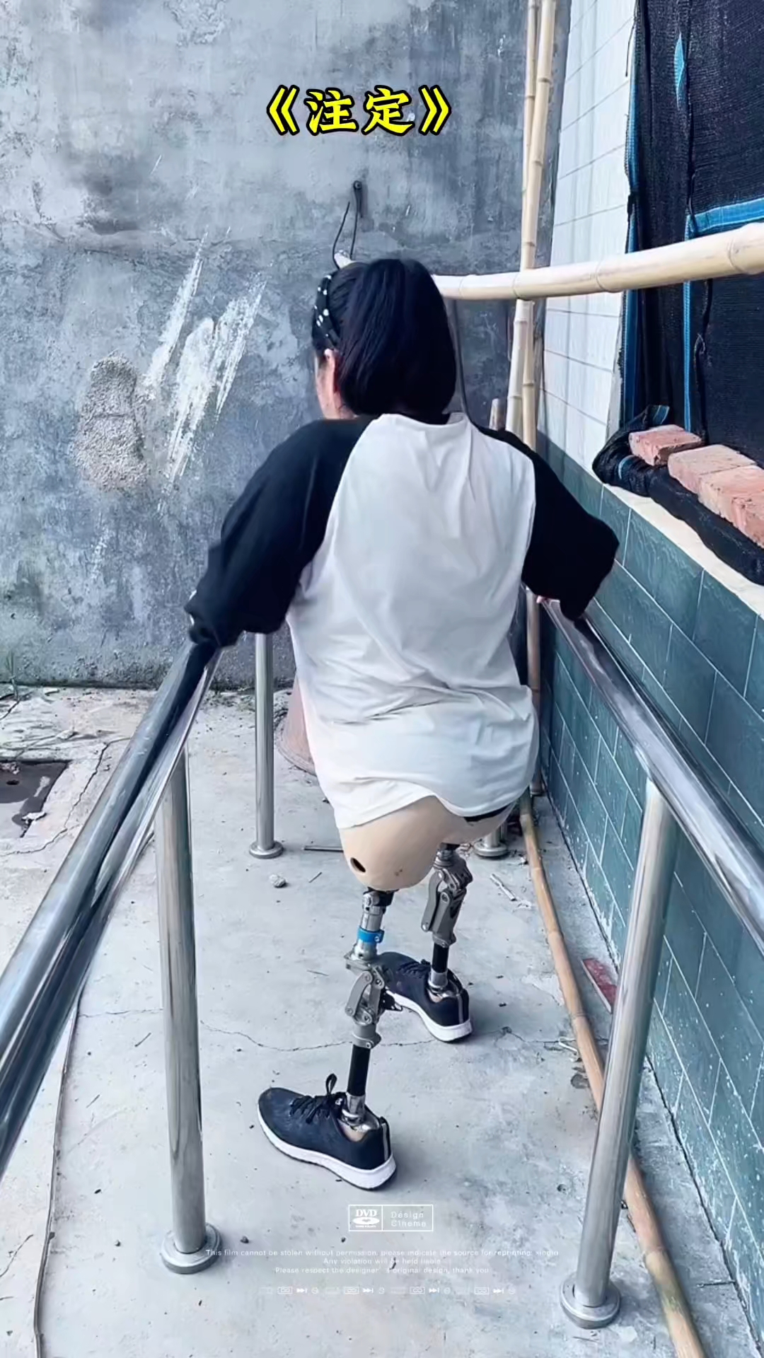 女子本弱,为母则刚,虽然残疾但给孩子的爱是满满的#伟大的母亲