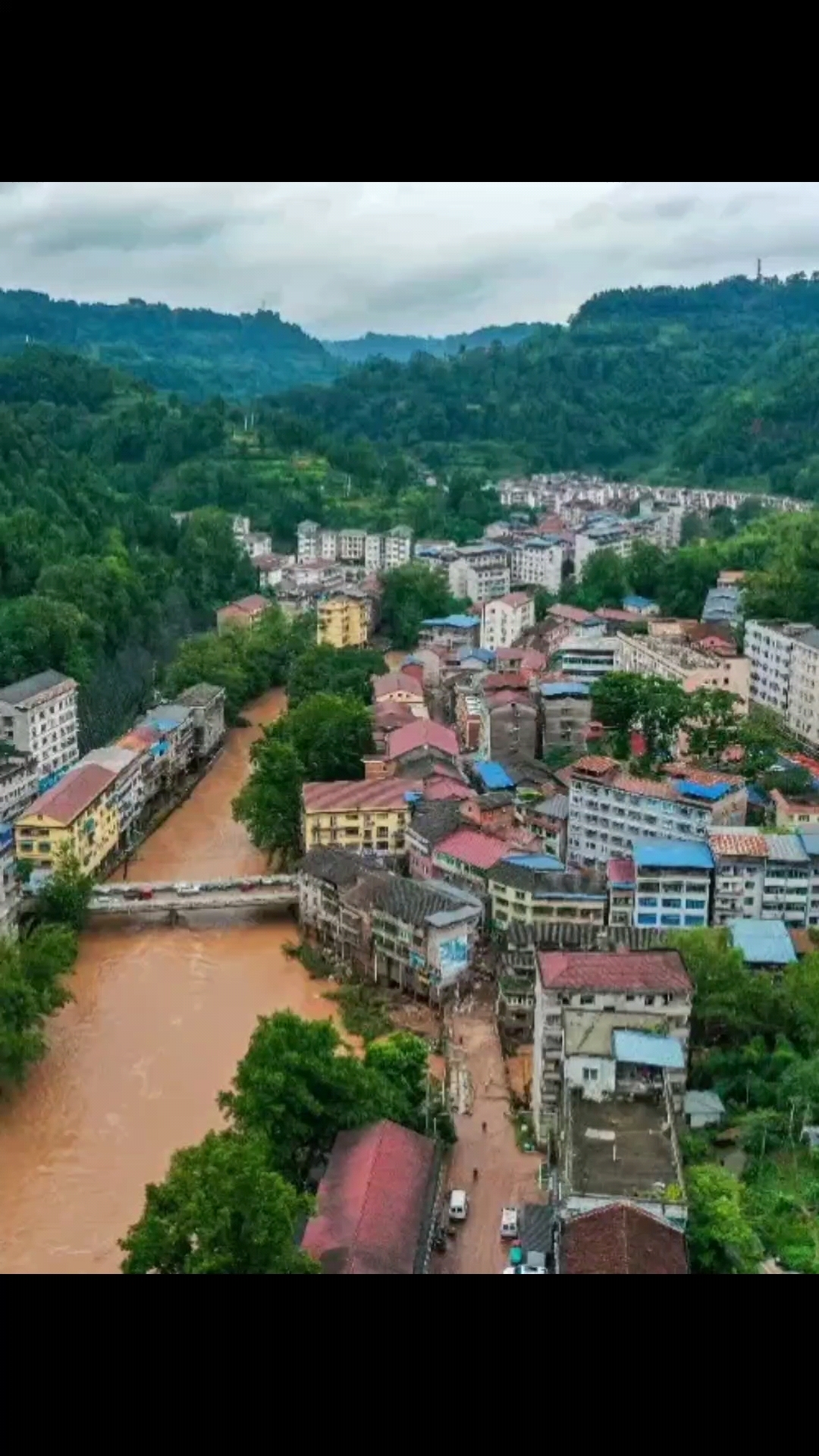 洪水无情人有情,洪水中三汇场风光另一种美