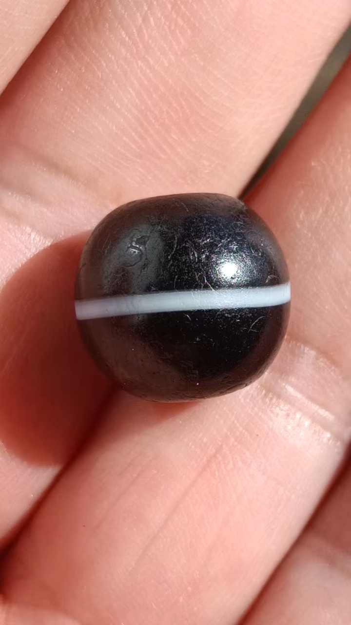 藏传千年一线药师珠,直径尺寸是一点四
