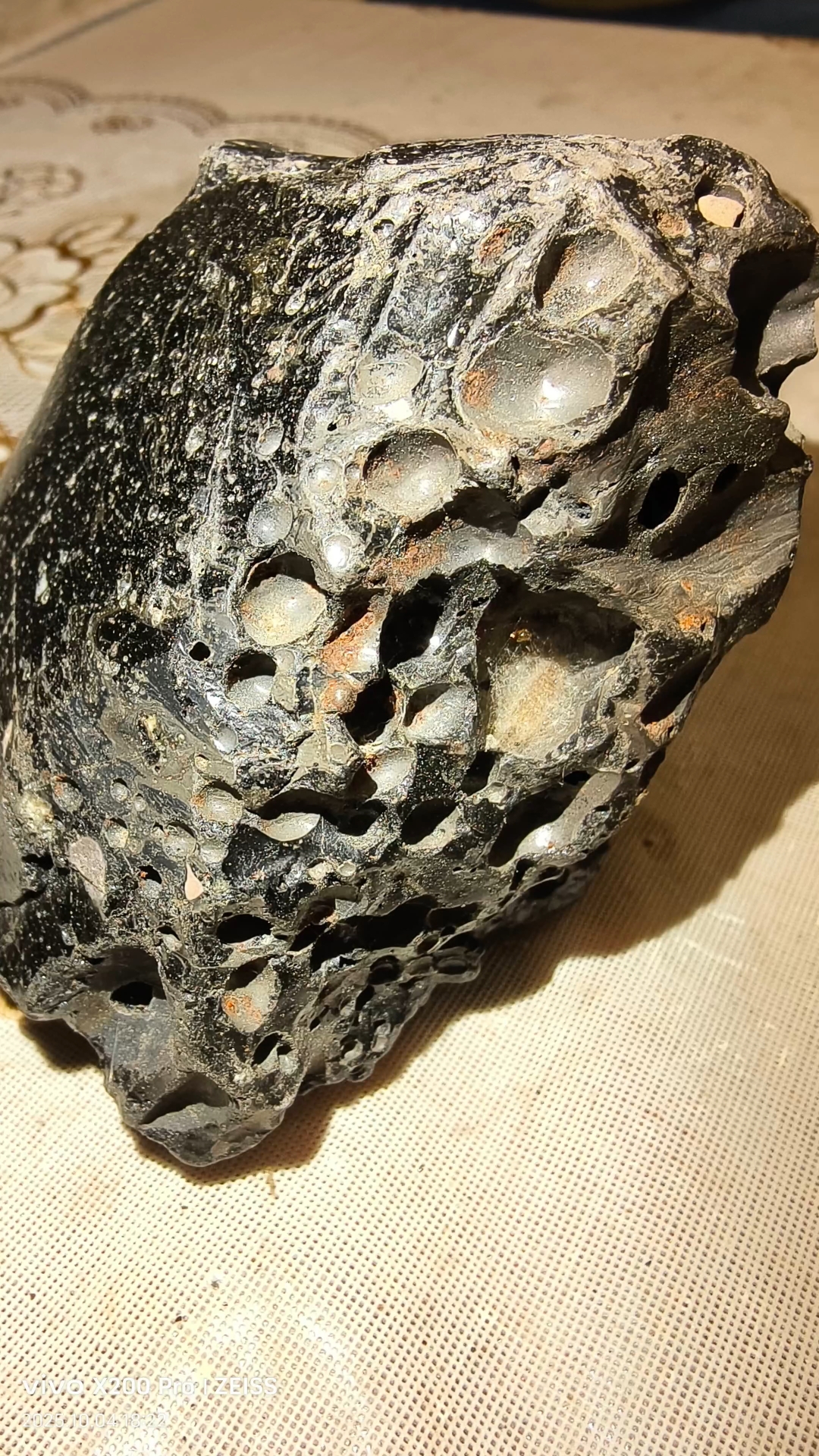 玻璃陨石的球粒特征