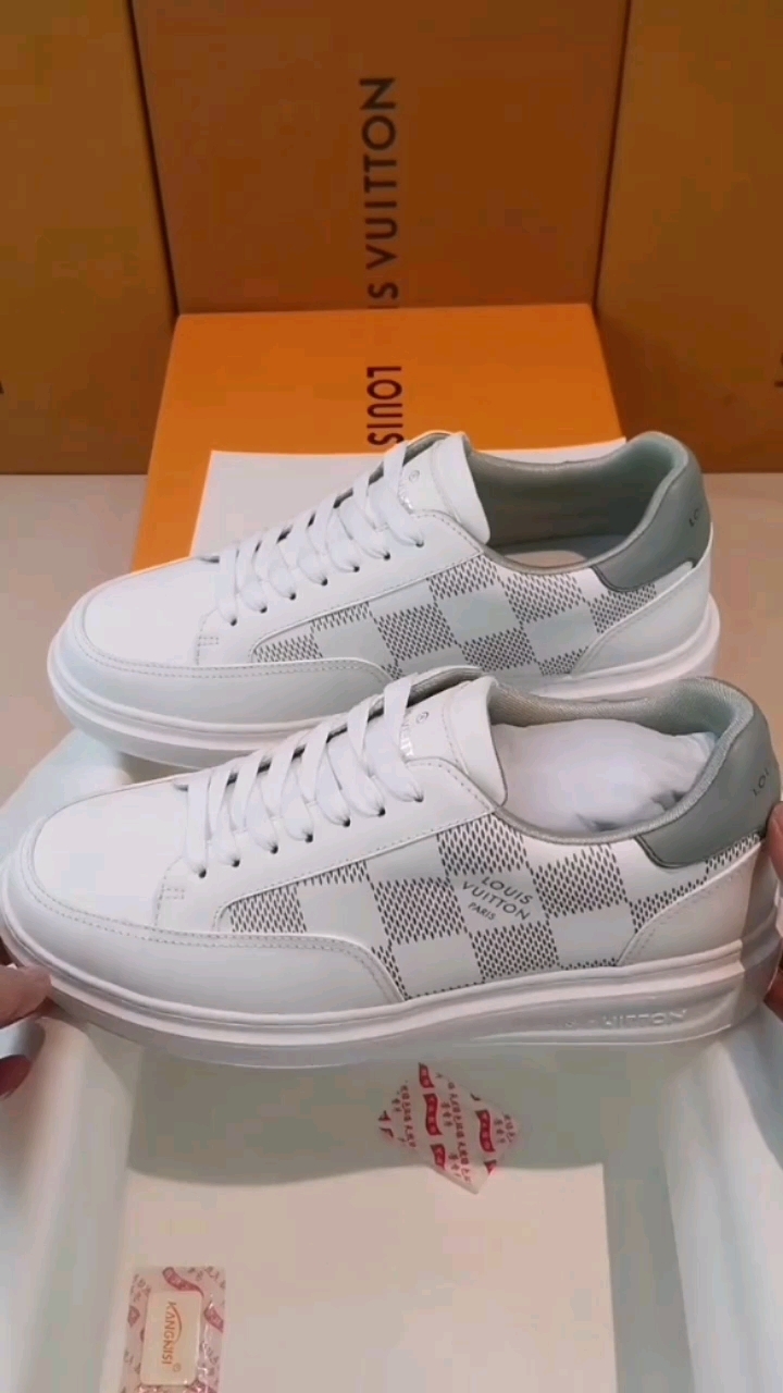lv路易威登男士休闲板鞋,上脚秀气百搭
