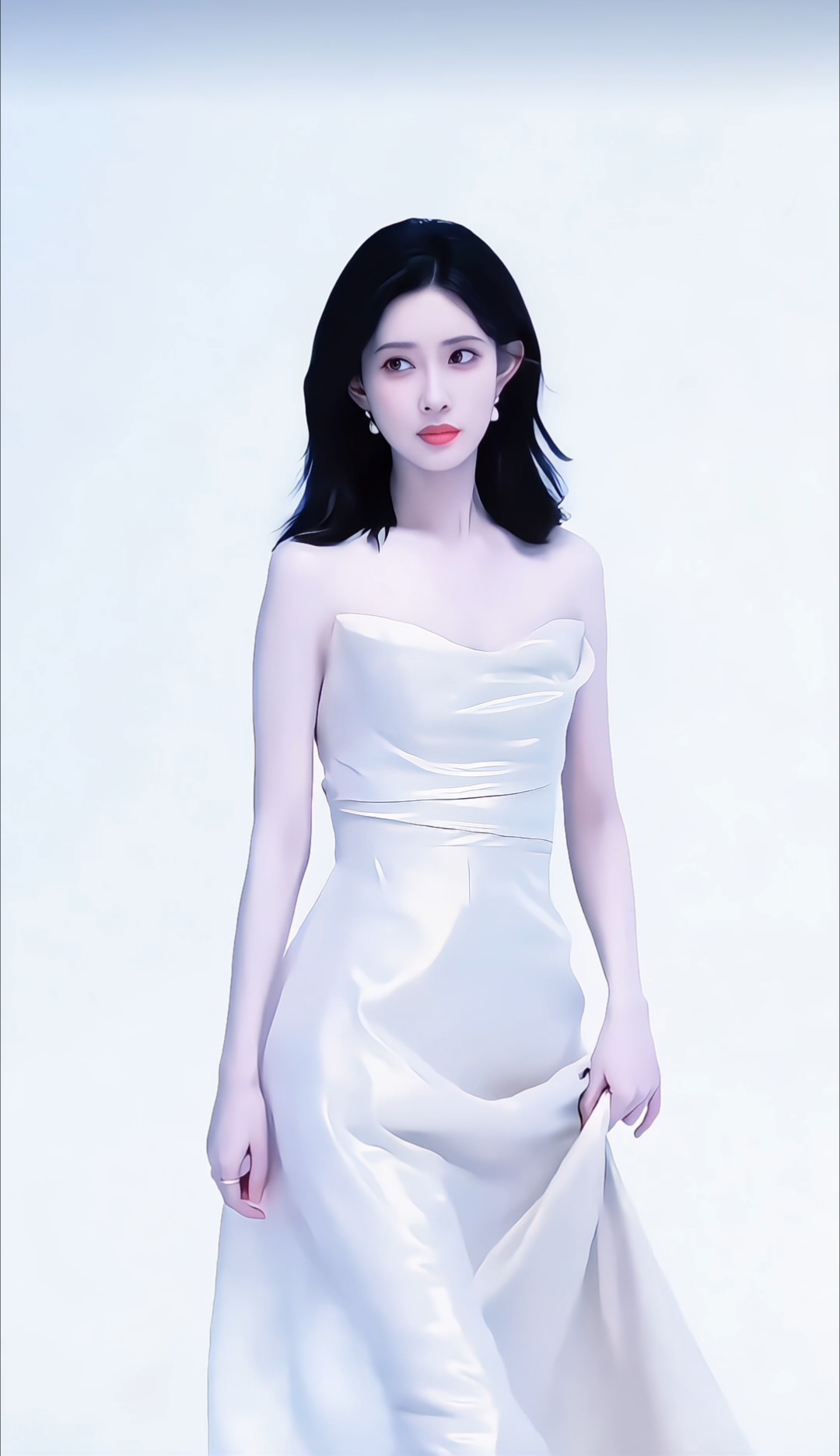 孟子义这个利落的中长发造型太酷了,秒变冷艳感美女啊