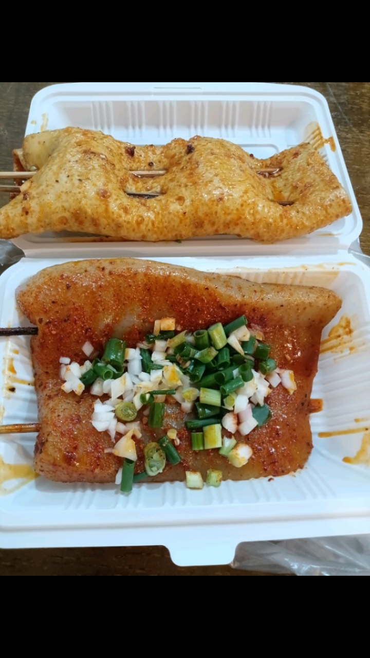 宵夜来吃很久没吃的魔芋烧烤了,麻辣安逸,这家辣椒最香