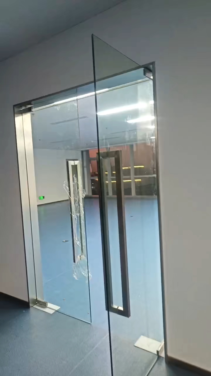 不锈钢门套,无框玻璃地弹门