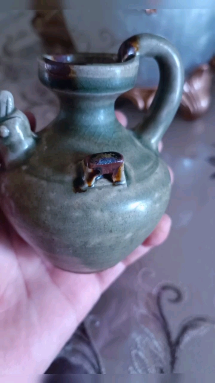 这是件最小的双系鸡首壶吧!知道是干啥用的?藏品背后的故事!