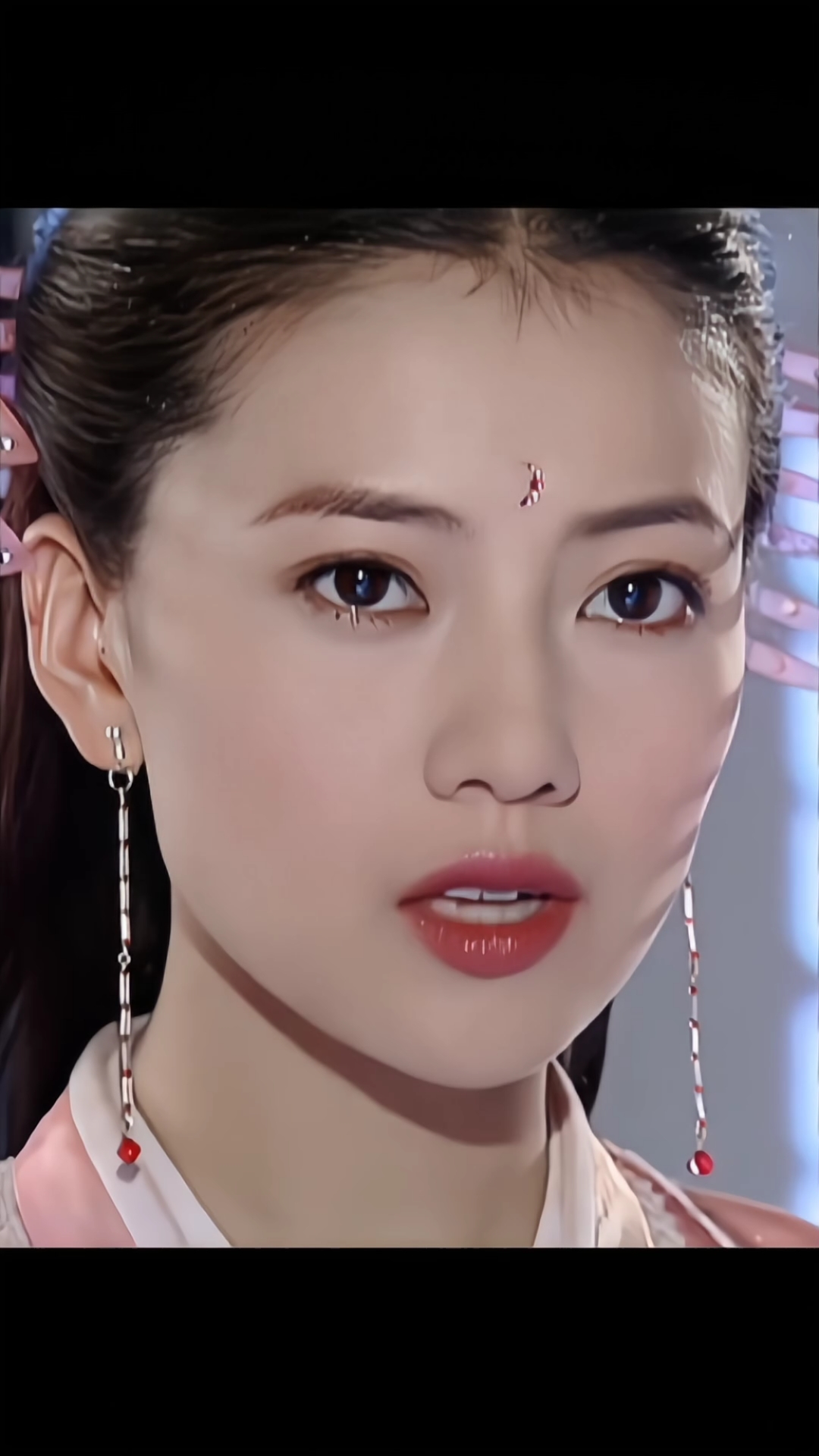 国民女神高圆圆,《倚天屠龙记》里的周芷若是她的颜值巅峰吧?