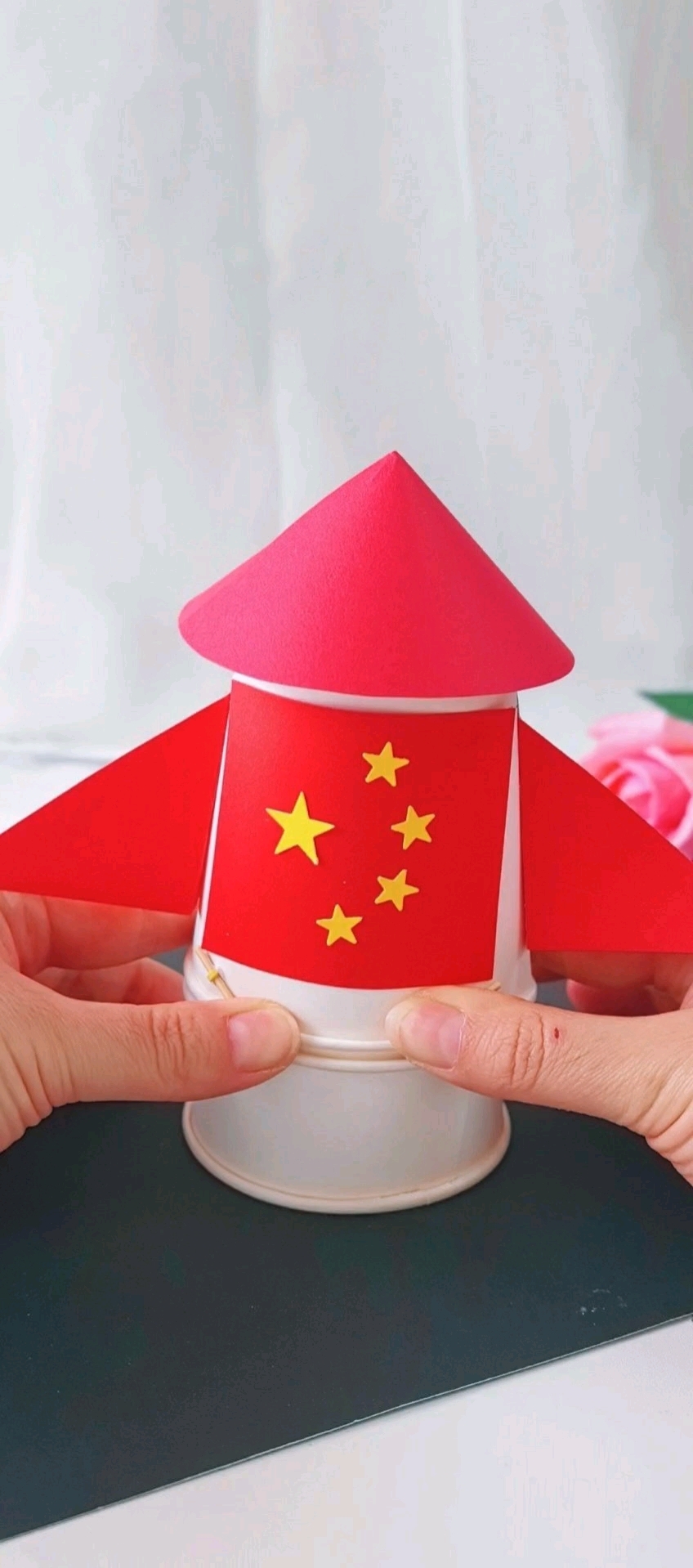 用一次性纸杯给小朋友做个可以发射的小火箭吧! #国庆节手工