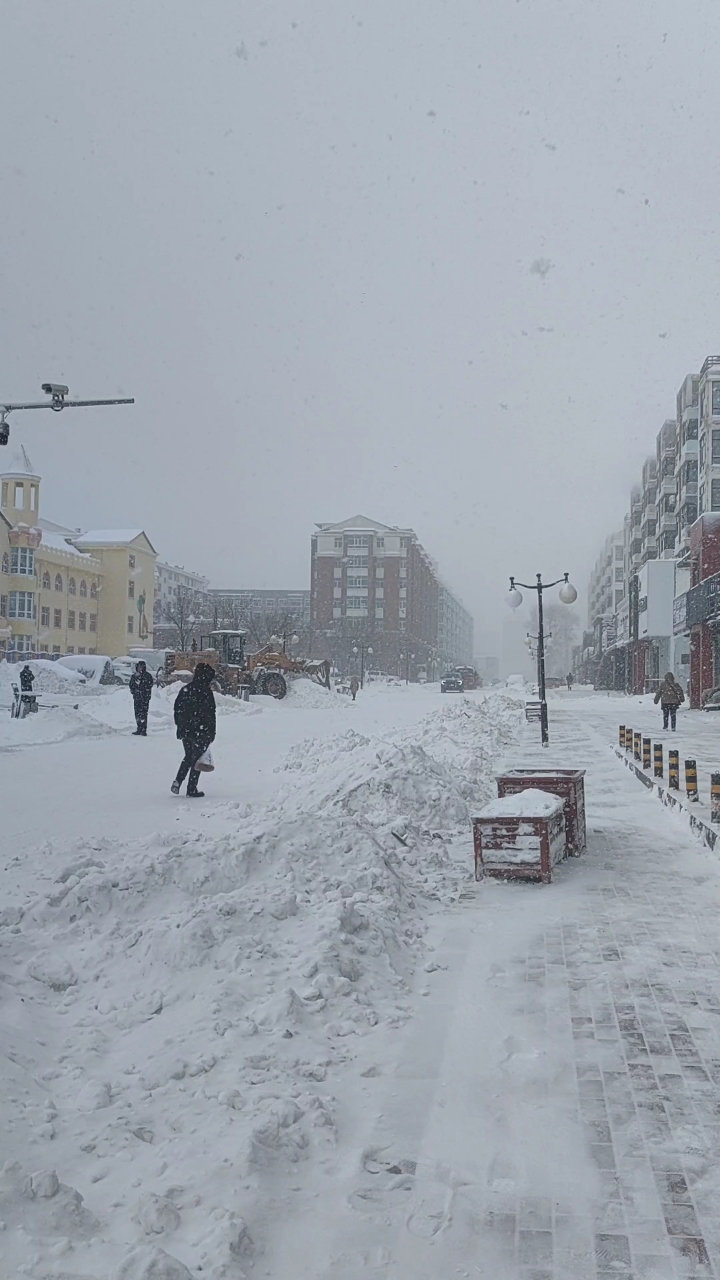 漫天飞舞的大雪,东北家乡小城的冬天正式来临了