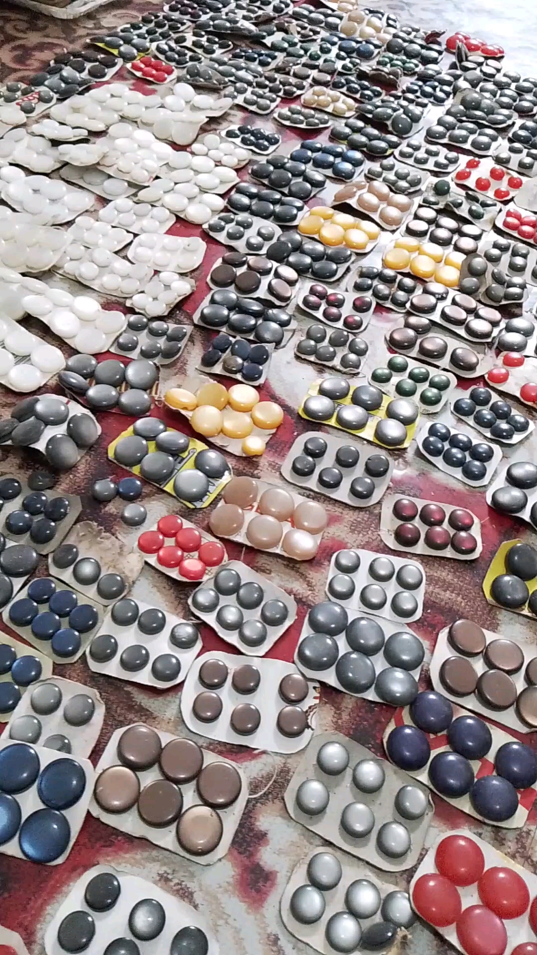 做一个当年一角钱一个的有机香玻璃纽扣