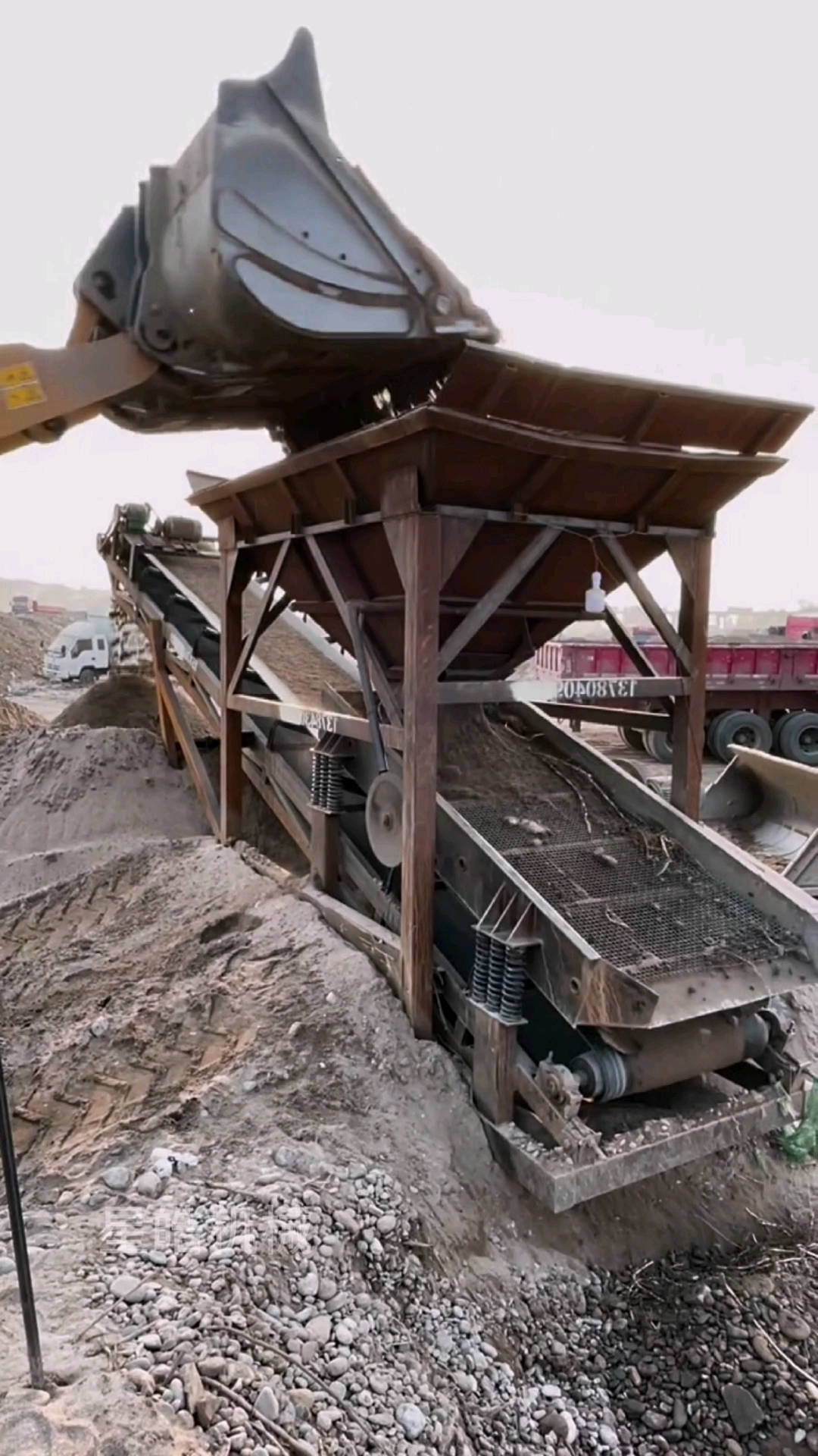 振动筛沙机,筛沙机,筛沙设备,振动筛,省时省力