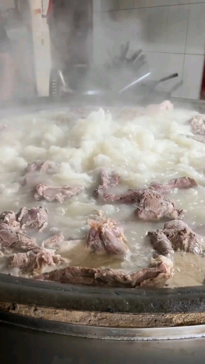 山东小县城大锅羊肉汤,一锅能煮8只羊!