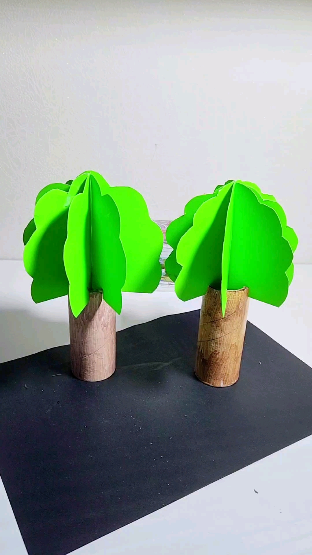 用纸筒和卡纸就能做有立体感的大树,试试吧!