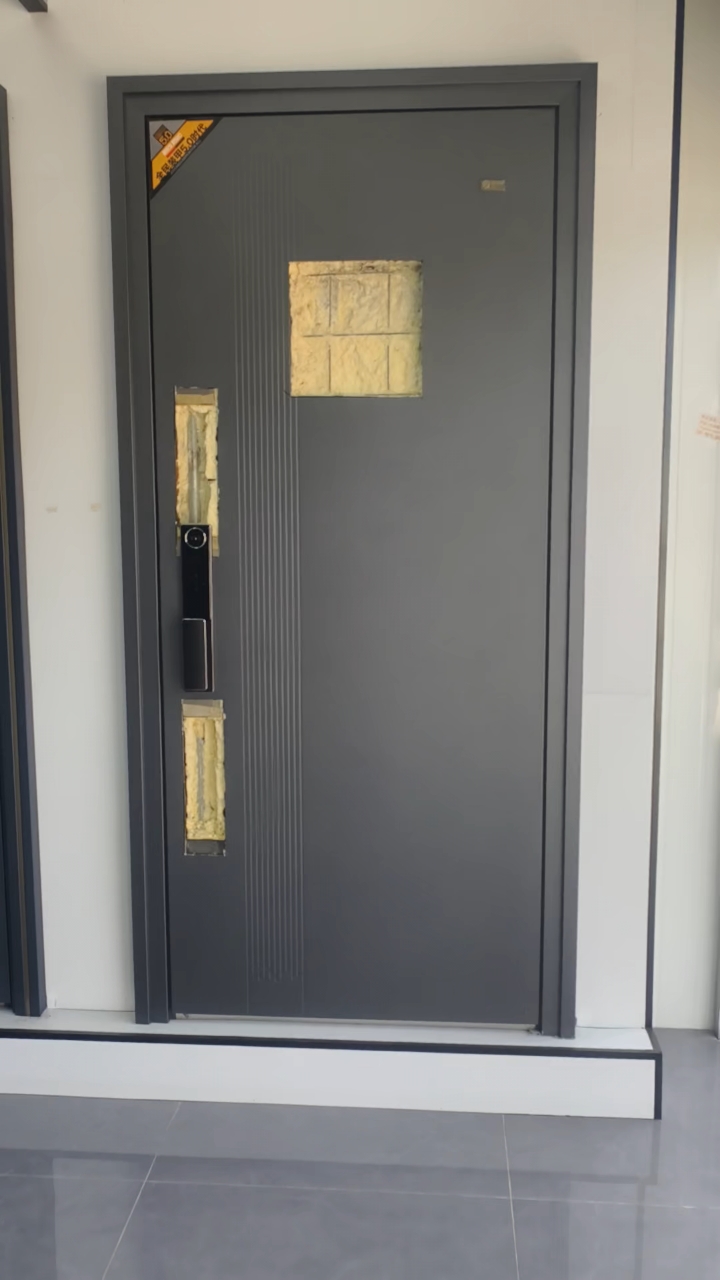 买防盗门还选蜂窝纸和铝箔?金阳宇装甲入户门采用聚氨发泡 龙骨