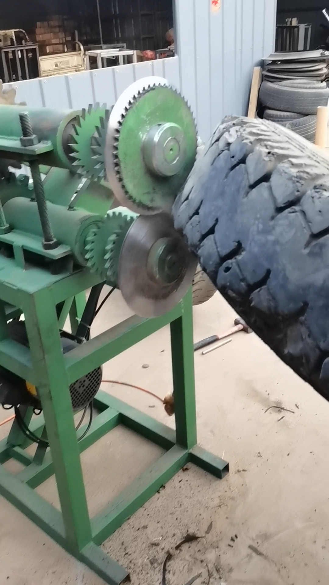 新型线胎切割机大小通吃