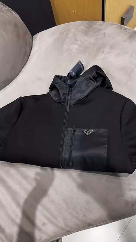 普拉达男士棉服外套打造时尚完美品质