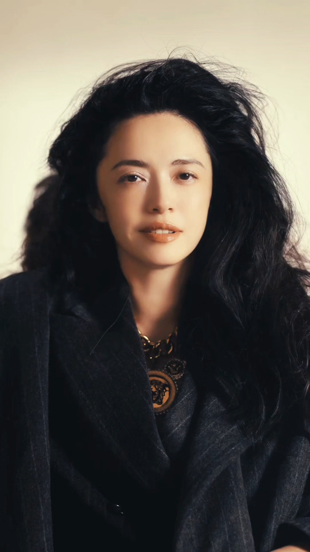 姚晨有种经济上行的美 因为她热烈又张扬 还有自信的笑容