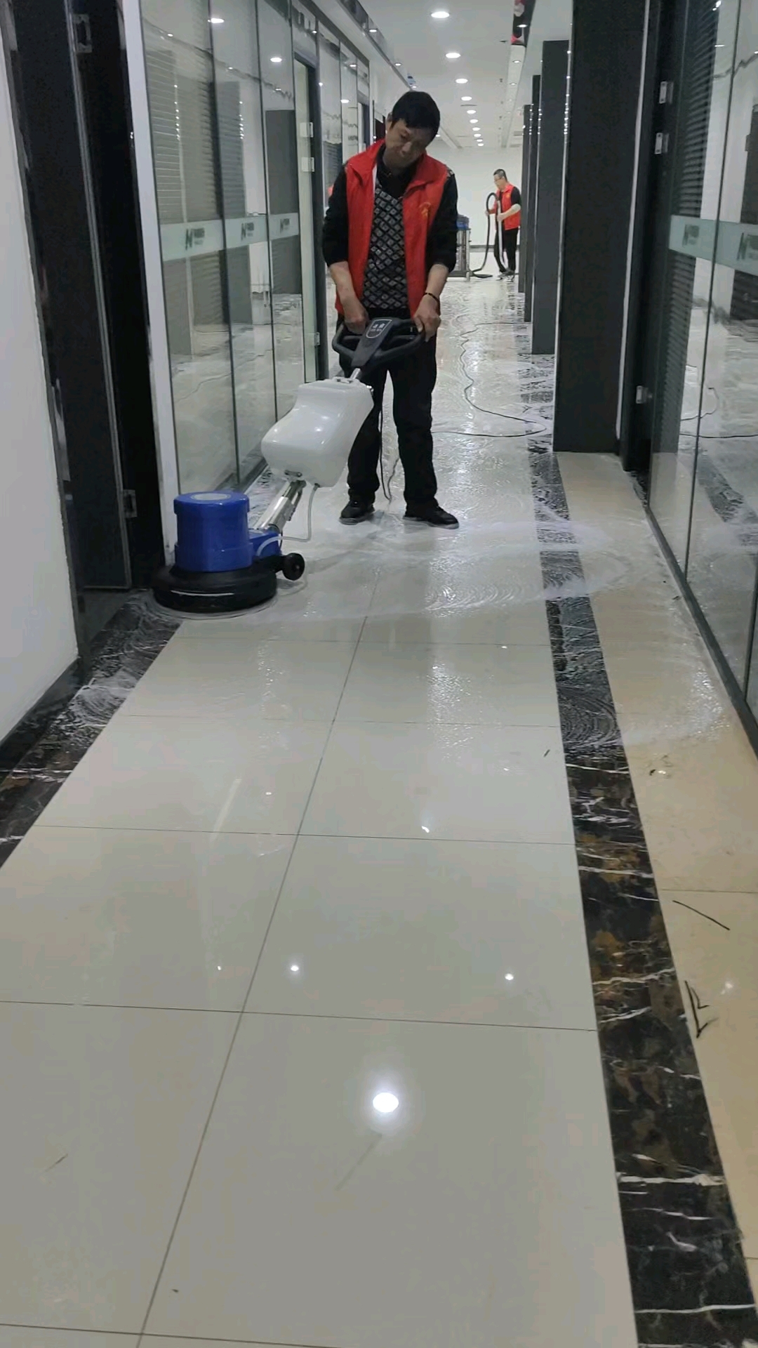 办公室瓷砖地面深度打磨清洗