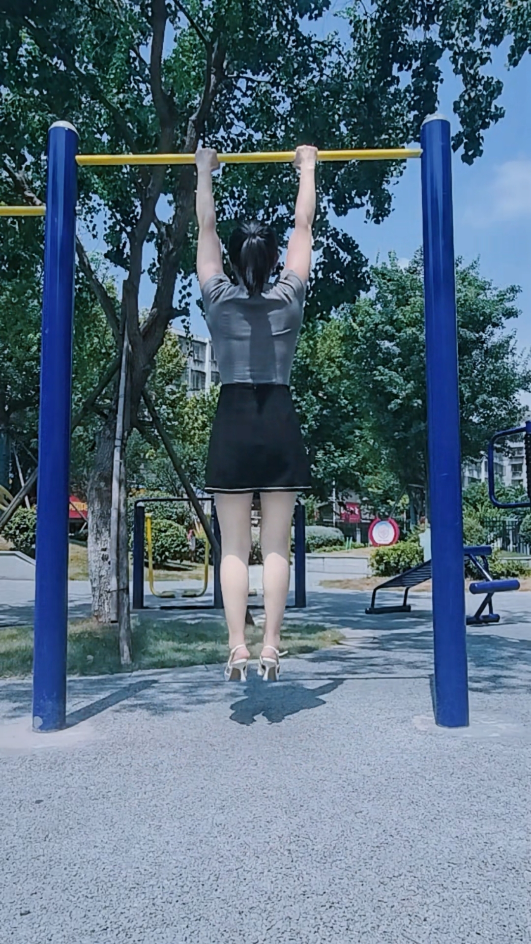 单杠,引体向上