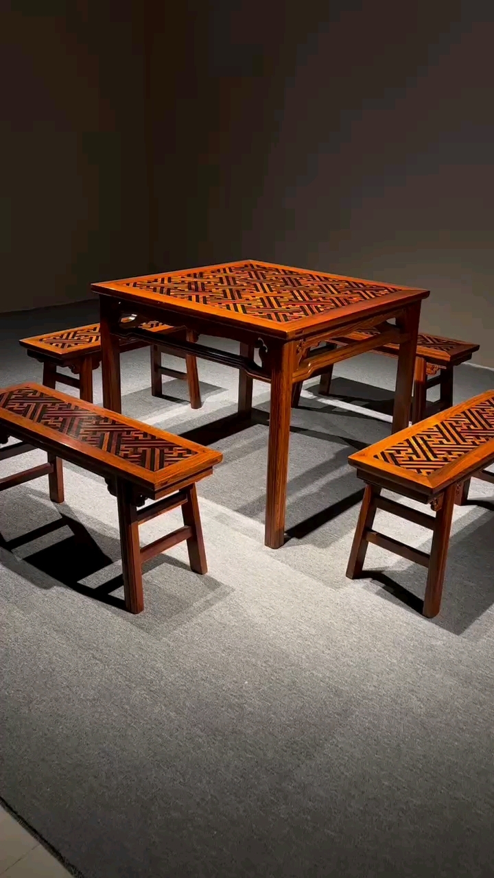 旧藏黄花梨木镶嵌紫光檀八仙桌五件套,榫卯结构,款式新颖